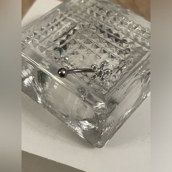 16g 1 Piece 316 Surgical Stainless Steel EYEBROW Ring CZ Flower Design NWT - Picture 2 of 10